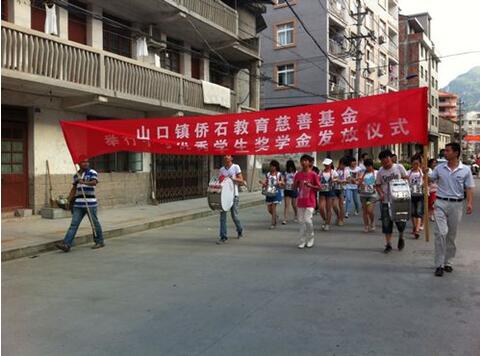 花1万元丰胸没变大 医院劝她“加钱修复”“BJL平台”(图2) BJL平台集团